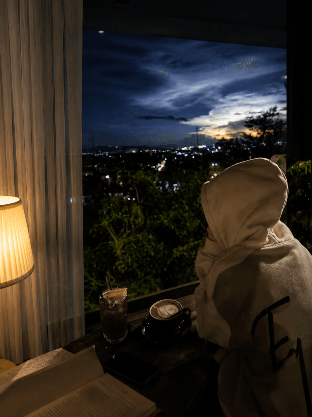 Không gian mùa thu ấm áp khi ngày dần khép lại tại The Serene Villa